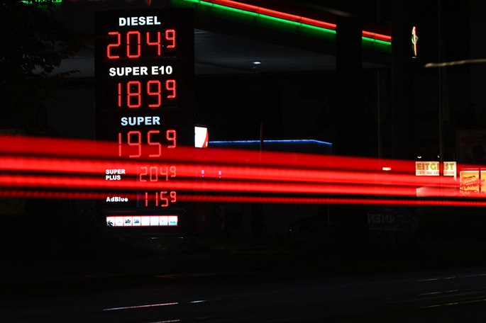 Bensin- ja dieselhinnat laskivat Saksassa veronalennuksen astuttua voimaan 1