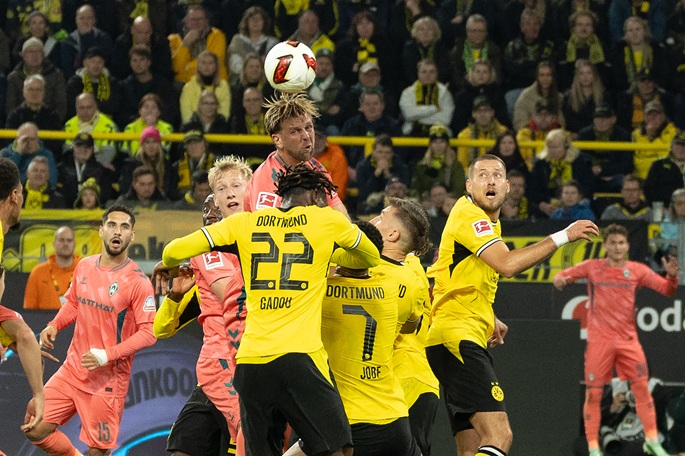 Fullkrug rescue Bremen as Dortmund surrender late lead Fullkrug pelasti Bremenin, kun Dortmund luovutti myöhäisen johtoaseman 1