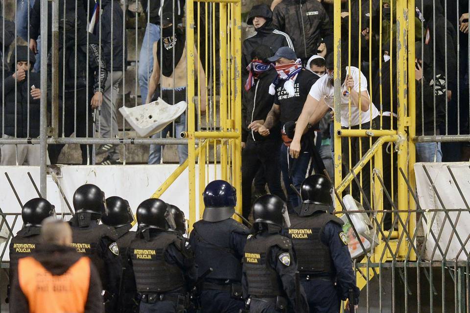 Hajduk Splitin kannattajien rasistiset ja antisemitistiset huudot nostivat kritiikkivyöryn Kroatiassa Hajduk Splitin kannattajien rasistiset ja antisemitistiset huudot nostivat kritiikkivyöryn Kroatiassa 1