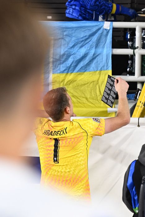 Huuhkajat floppasi karmealla tavalla – Lukas Hradecky kieltäytyi megafonichäntästä 6 Huuhkajat floppasi karmealla tavalla – Lukas Hradecky kieltäytyi megafonichäntästä 5