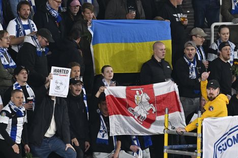 Huuhkajat-Valko-Venäjä: Olympiastadionilla hurja näky – Putinille rajut terveiset 4 Huuhkajat-Valko-Venäjä: Olympiastadionilla hurja näky – Putinille rajut terveiset 3
