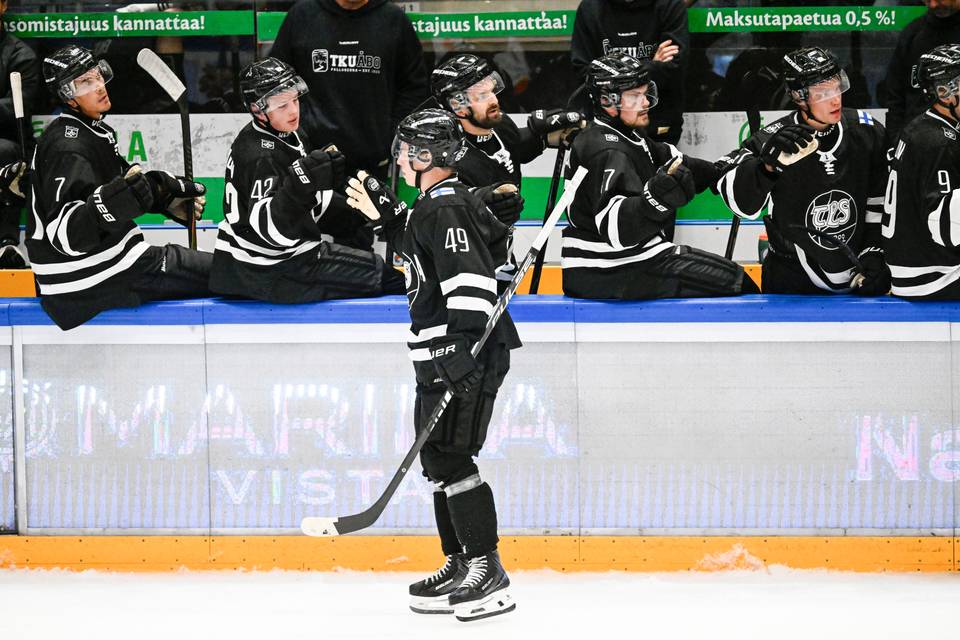 Jääfarssi – Liigaottelu jäi Turussa pelaamatta Jääfarssi – Liigaottelu jäi Turussa pelaamatta 1