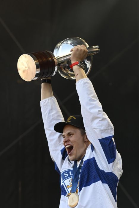 Jääkiekko: Jesse Puljujärvi paljasti NHL-odotuksensa Geneve-Servetten sopimuksen jälkeen 1
