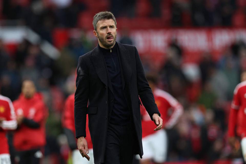 Carrick ja Fernandes kävivät keskustelun ennen Chelsea-ottelua