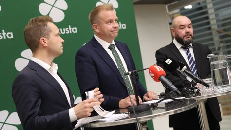 Keskusta esittää lähimallia 2 Keskusta esittää lähimallia 1