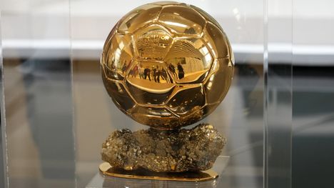 Kiusallinen virhe – Ballon d’Or -voittajista kerrottiin liian aikaisin 1 Ballon d'Or -voittajalle jaettava pokaali. Kuva: Kirby Lee
