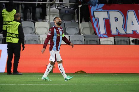 Kommentti: Mohamed Salah häikäisi – fanien sekoilu on surullista 6 Kommentti: Mohamed Salah häikäisi – fanien sekoilu on surullista 5