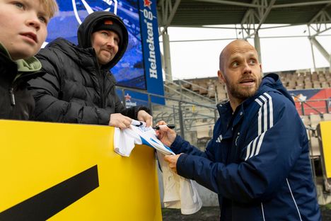 Kommentti: Teemu Pukin ei koskaan tarvinnut esittää jalkapallotähteä 8 Kommentti: Teemu Pukin ei koskaan tarvinnut esittää jalkapallotähteä 7