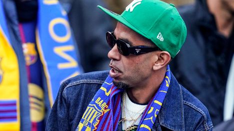 Lamine Yamalinin isä sylki tarjoilijalle kasvoihin lentoasemalla 1