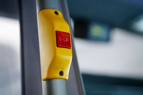 Lastenvaunut kaatuivat äkkijarrutuksessa Tampereella – HSL: äidin tulee pitää kiinni vaunuista koko matkan 6 Lastenvaunut kaatuivat äkkijarrutuksessa Tampereella – HSL: äidin tulee pitää kiinni vaunuista koko matkan 5
