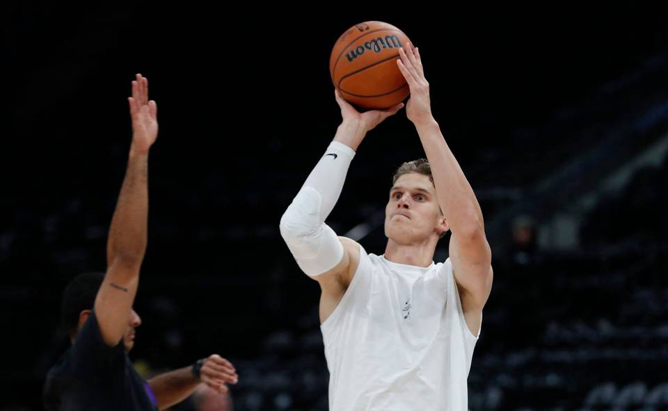 Lauri Markkanen oli kentän tehokkain Utah Jazzin viimeisessä harjoitusottelussa Lauri Markkanen oli Utah Jazzin viimeisen harjoitusottelun tehokkain 1