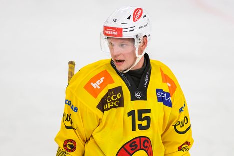 Miro Aaltonen saa kritiikkiä Sveitsissä – "Ei enää huipputasoa" 1 Miro Aaltonen jääkiekkokaukalossa