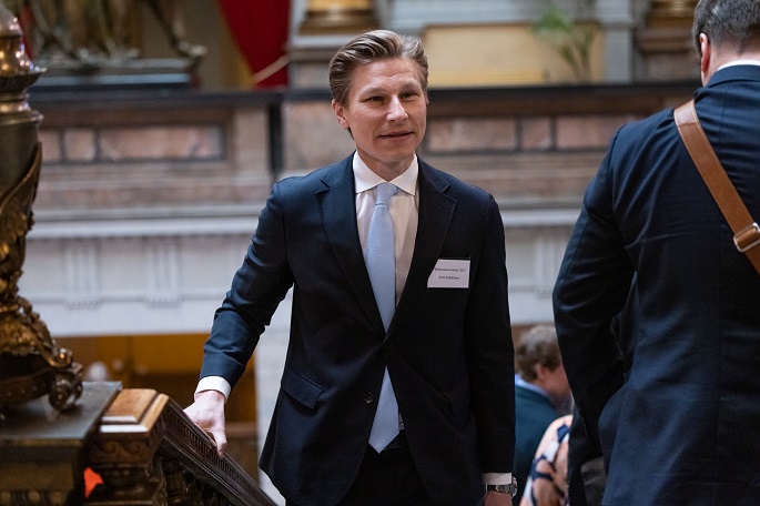 Luottamuspäätös pakottaa puolustusministerin perumaan Islanti-vierailun 1