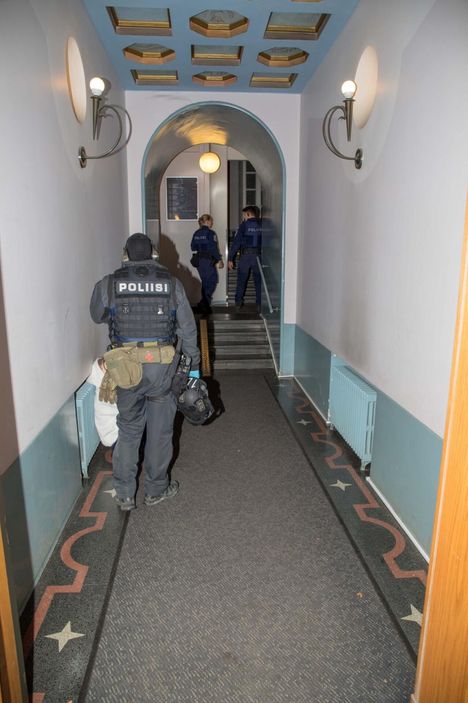 Poliisi vahvistaa: Niuvanniemen karkuri Jani Väänänen edelleen kateissa 6 Poliisi vahvistaa: Niuvanniemen karkuri Jani Väänänen edelleen kateissa 5
