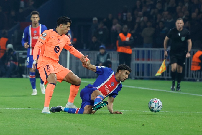 PSG voitti Barcelonan 4–2 ja säilytti paikkansa Mestarien liigan kärjessä PSG voitti Barcelonan 4–2 ja säilytti paikkansa Mestarien liigan kärjessä 1