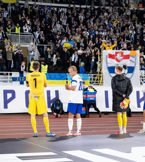 Putin-huudot kuohuttivat, Suomen kapteeni kieltäytyi huudattamasta faneja – pelaa venäläisen oligarkin joukkueessa 4 Putin-huudot kuohuttivat, Suomen kapteeni kieltäytyi huudattamasta faneja – pelaa venäläisen oligarkin joukkueessa 3