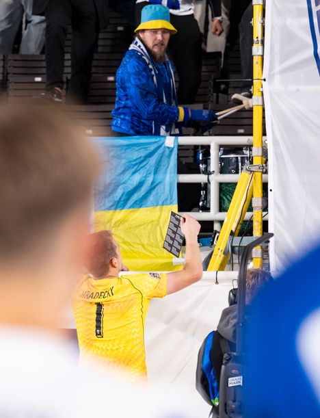 Putin-huudot kuohuttivat, Suomen kapteeni kieltäytyi huudattamasta faneja – pelaa venäläisen oligarkin joukkueessa 2 Putin-huudot kuohuttivat, Suomen kapteeni kieltäytyi huudattamasta faneja – pelaa venäläisen oligarkin joukkueessa 1