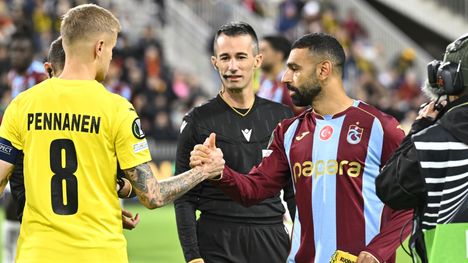 Pennanen vaihtoi paitaa Mohamed Salahin kanssa – KuPS hävisi Konferenssiliigassa 1