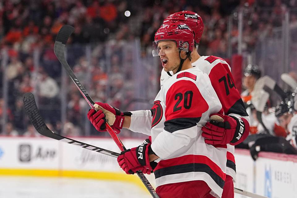 Sebastian Aho jatkoi hurjaa virettään – katso upea alivoimamaali 1