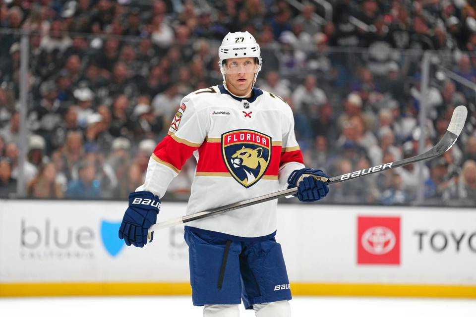 Taas huonoja uutisia Floridalle: suomalaishyökkääjä loukkaantui Florida Panthersille lisähuoli: Eetu Luostarinen loukkaantunut, Panthers voitti jatkoajalla 1