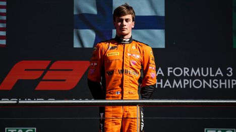 Tuukka Taposen taustalle ilmestyi F1-piireistä tuttu Antti Vierula 2 Tuukka Taposen taustalle ilmestyi F1-piireistä tuttu Antti Vierula 1