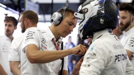 Tuukka Taposen taustalle ilmestyi F1-piireistä tuttu Antti Vierula 4 Tuukka Taposen taustalle ilmestyi F1-piireistä tuttu Antti Vierula 3