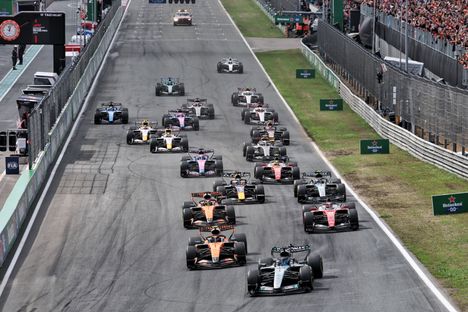 George Russell voitti sprintin Hollannin GP:ssä, Bottas taisteli kärkikahinoissa 2 George Russell voitti sprintin Hollannin GP:ssä, Bottas taisteli kärkikahinoissa 1