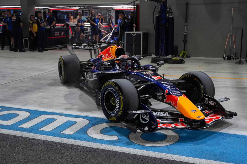 Verstappen ajoi sprinttipaalulle, Singaporeen pyöräillyt Bottas jämähti jälkijoukkoihin 1