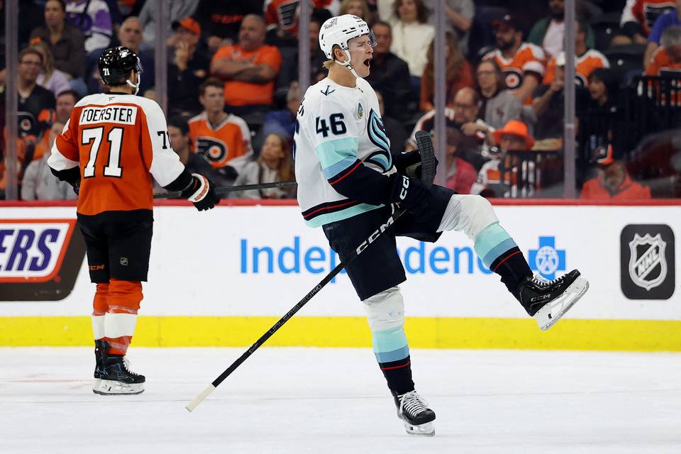 Ville Ottavainen teki NHL-uransa ensimmäisen maalin 1