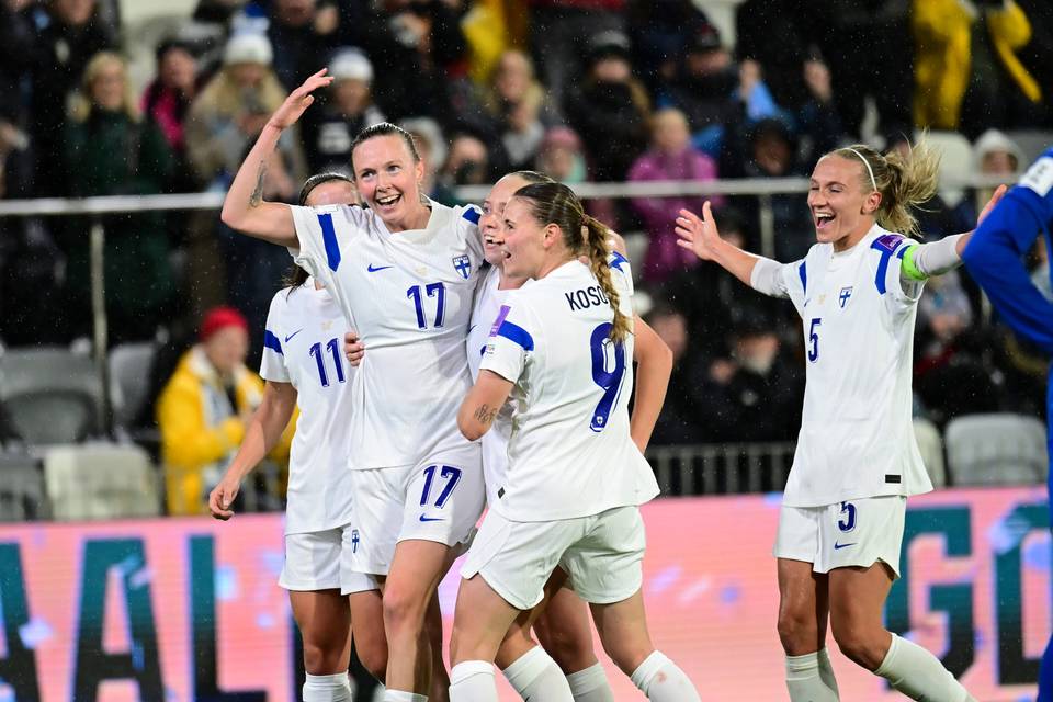 Voittoputkessa liitävä Helmarit nousi Fifa-rankingissa Suomen naisten jalkapallomaajoukkue nousi Fifa-rankingissa sijalle 22 1